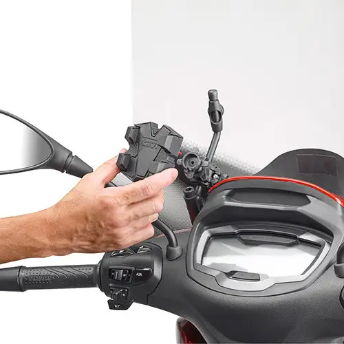 Supporto A Pinza Universale Givi S921 Per Smartphone E Gps - immagine 2